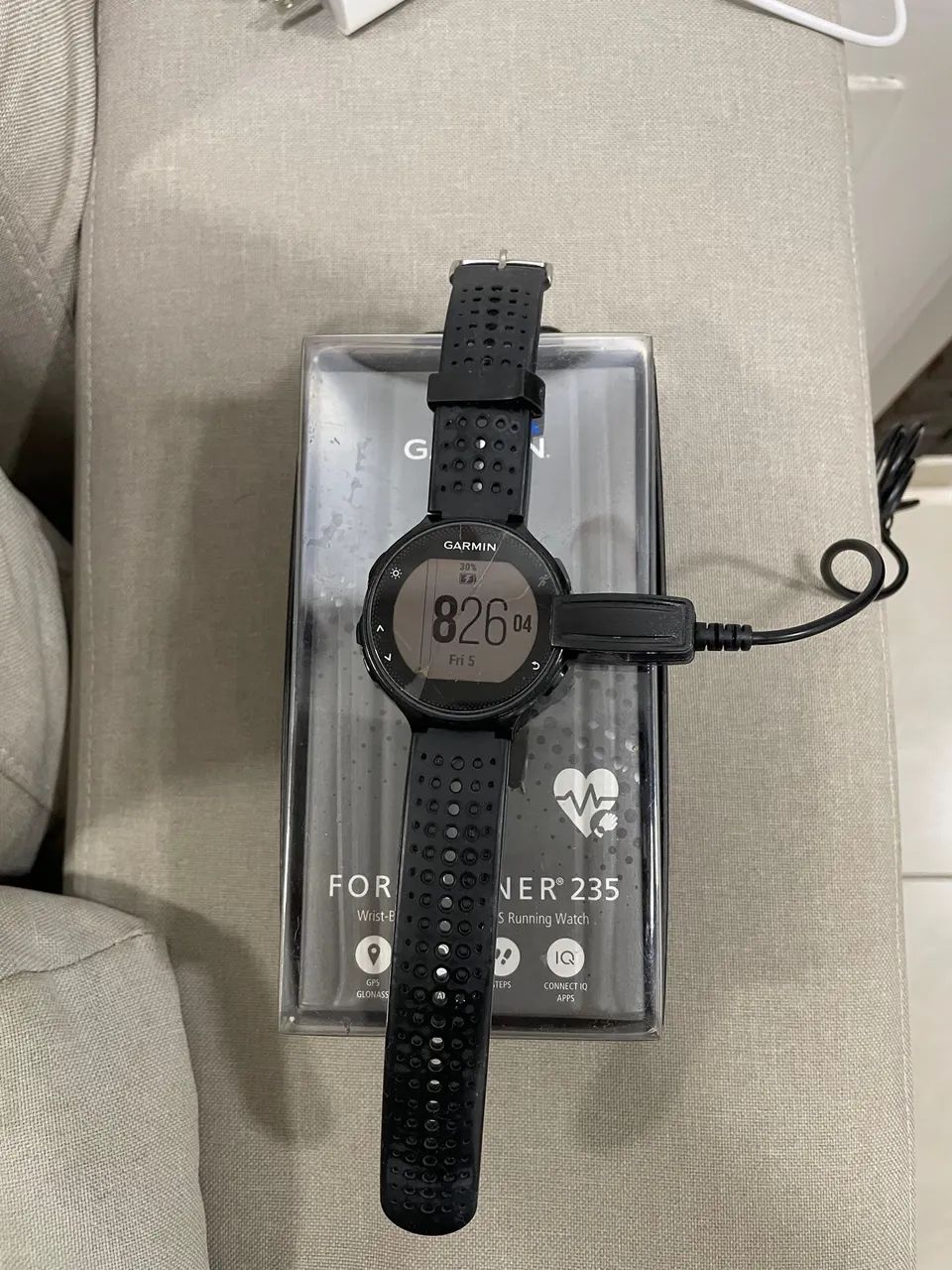 Relógio GPS Garmin Forerunner 235 - Com Caixa Original e Carregador - Foto 2
