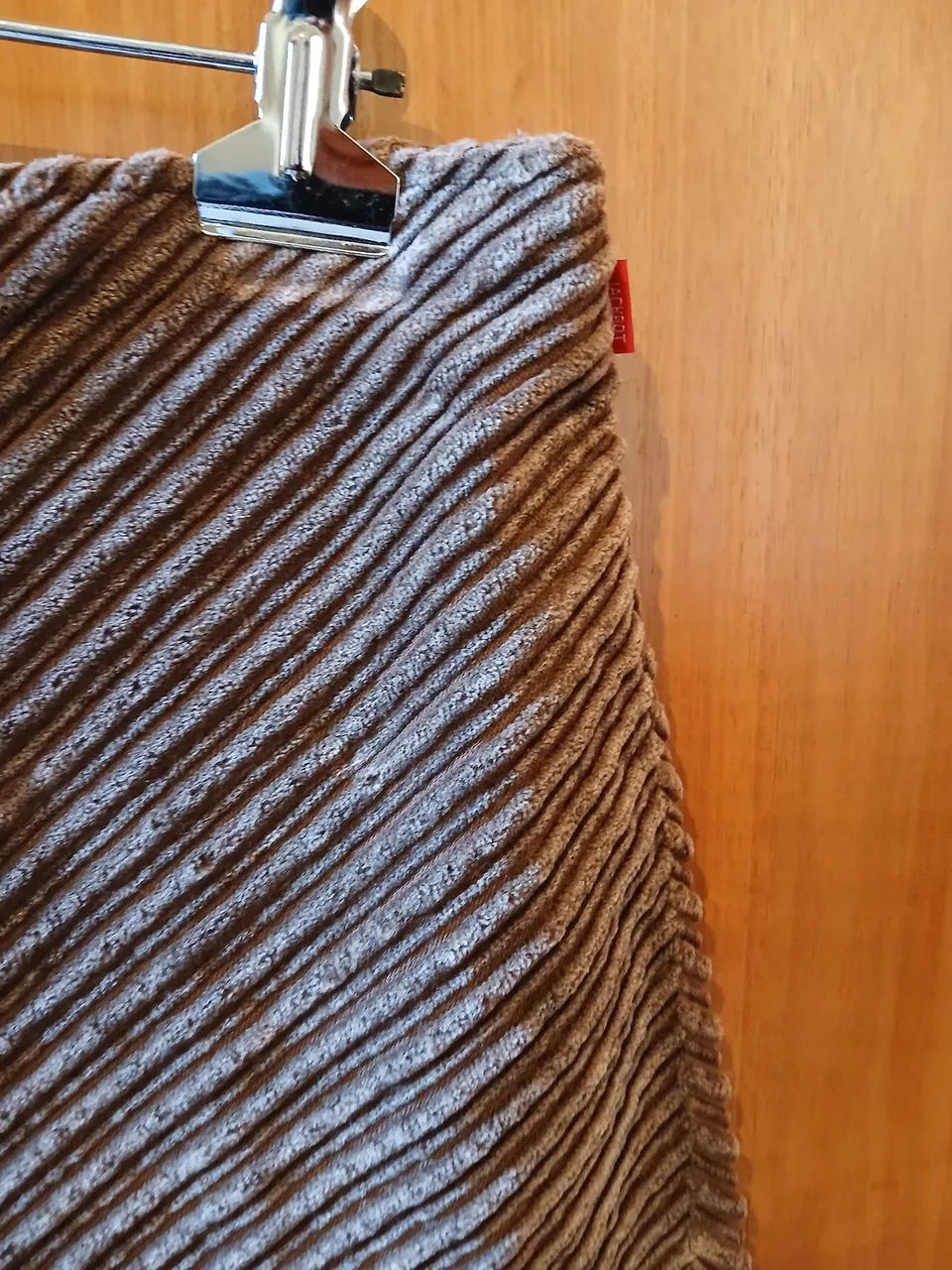 Mini saia inglesa de veludo,fino acabamento,semi nova - Foto 3