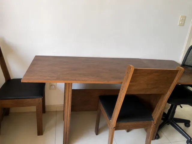 Mesa de jantar 6 lugares COM as cadeiras