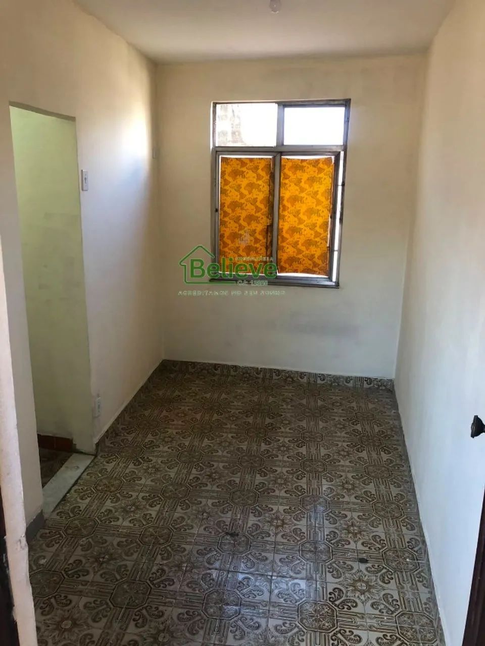 ALUGA-SE - 1 QUARTO EM PIEDADE