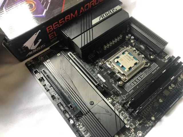 Kit Placa Mãe Gigabyte-B650M AORUS Elite Ryzen 7 8700G 32GB Ram - Foto 5
