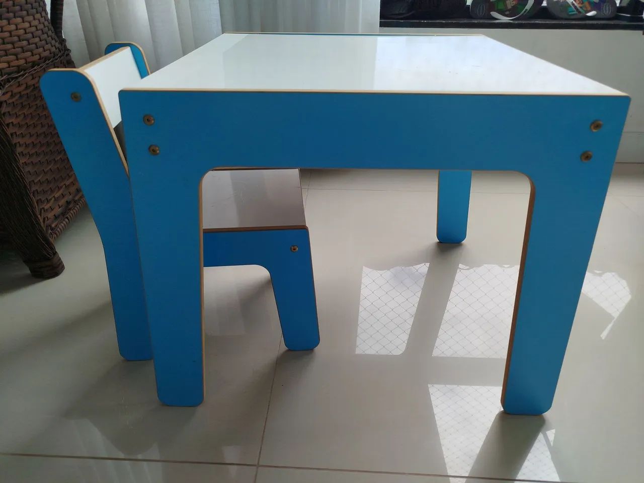 Mesa com cadeira infantil 