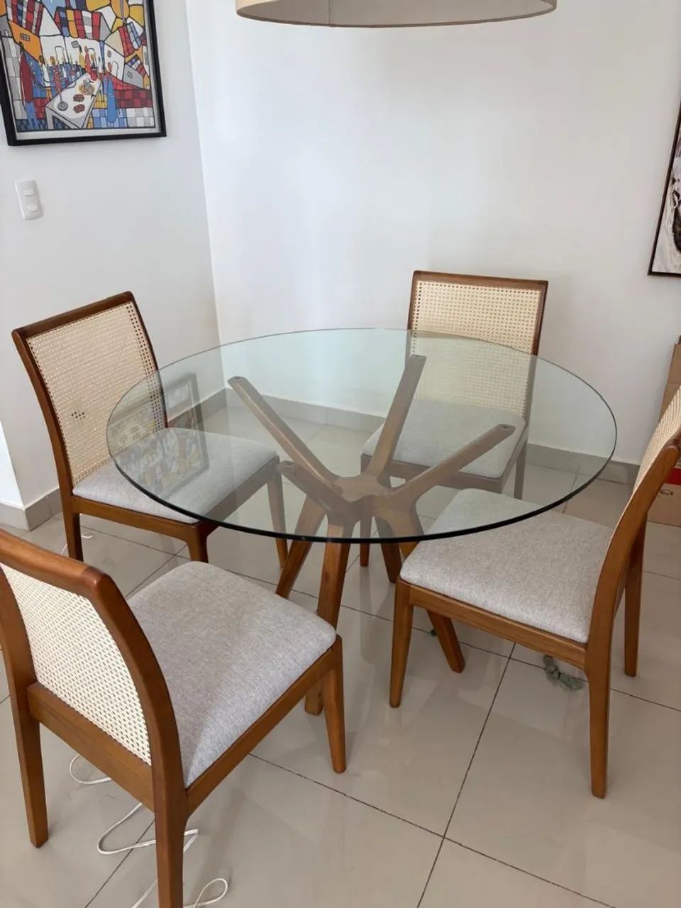 Mesa de jantar 120cm de diâmetro com 4 cadeiras estofadas - Foto 2