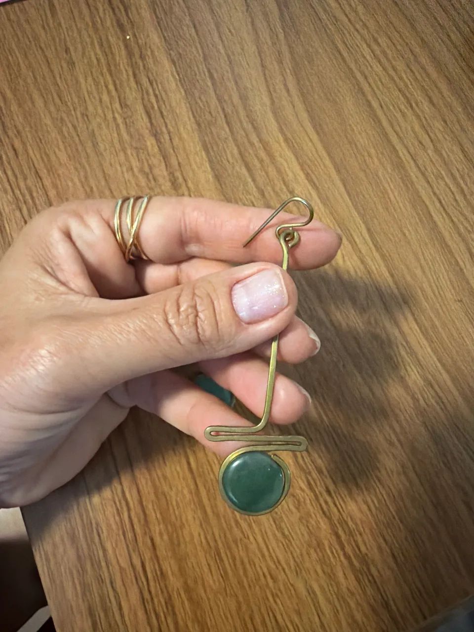 Brincos em metal e pedra jade  - Foto 2