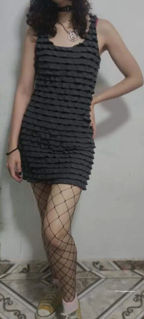 Vestido Preto com Babados - Foto 2