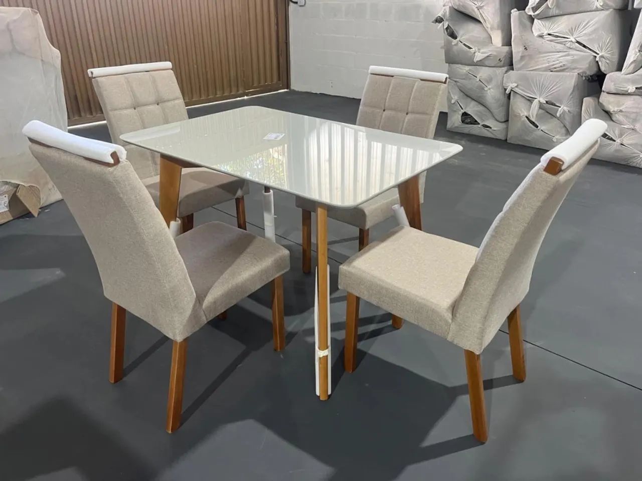 Mesa de Jantar 120x80cm com 4 Cadeiras 