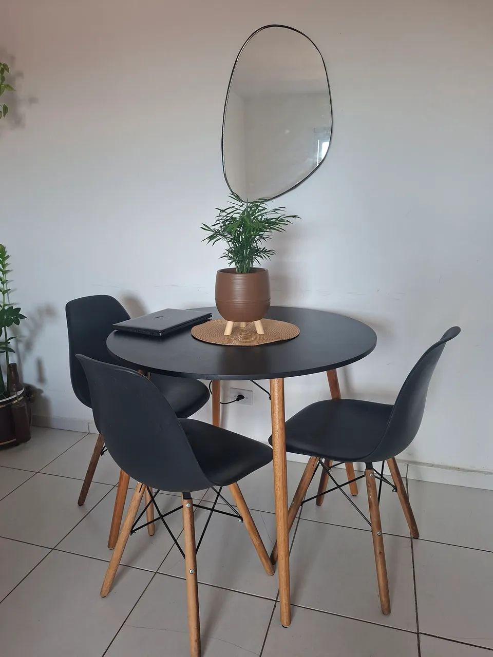Mesa retro com 4 cadeiras
