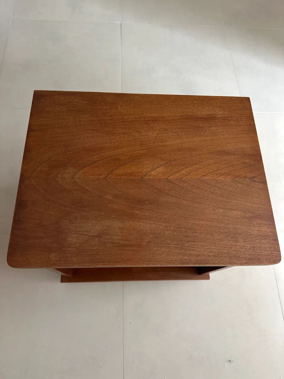 Mesa lateral com rodízio  - Foto 2