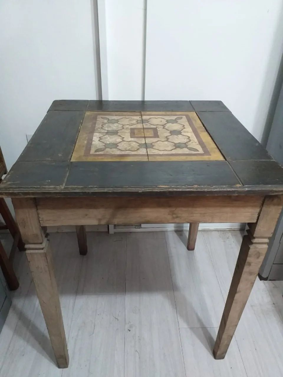 Mesa de Madeira Rústica com Tampo Decorativo - Foto 4