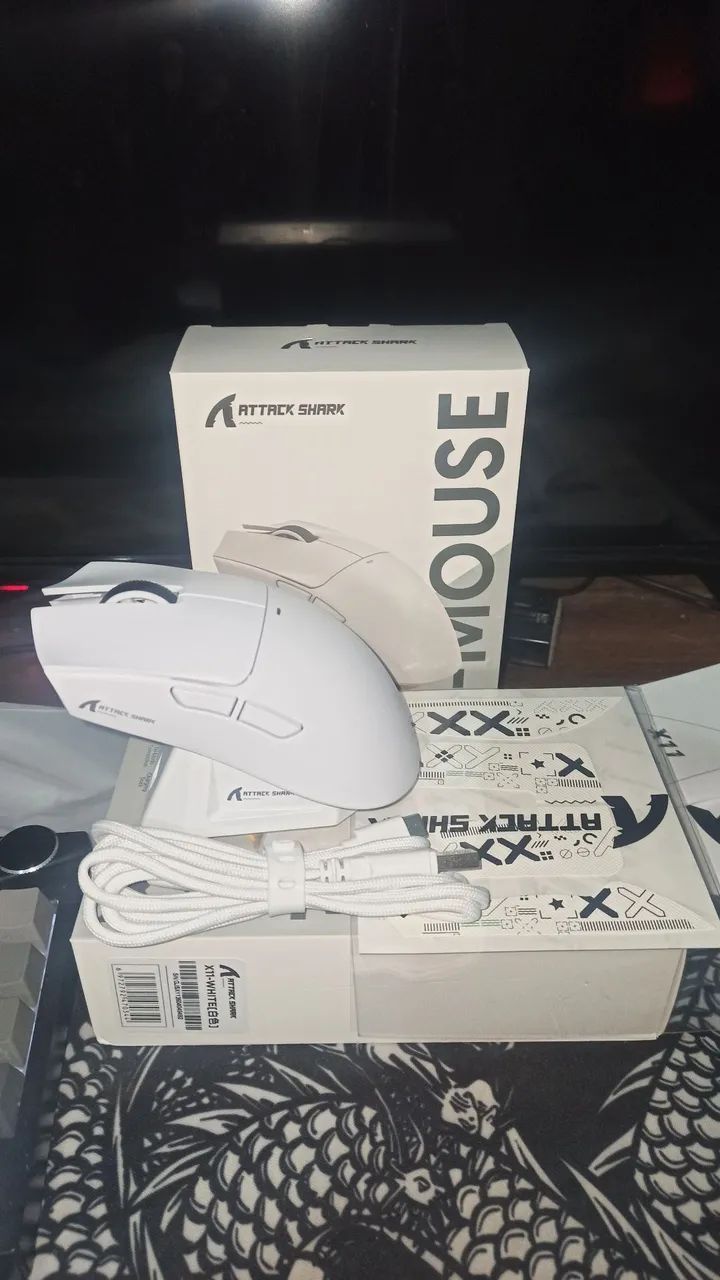 Mouse attack shark x11 com dock de carregamento -BRANCO LACRADO