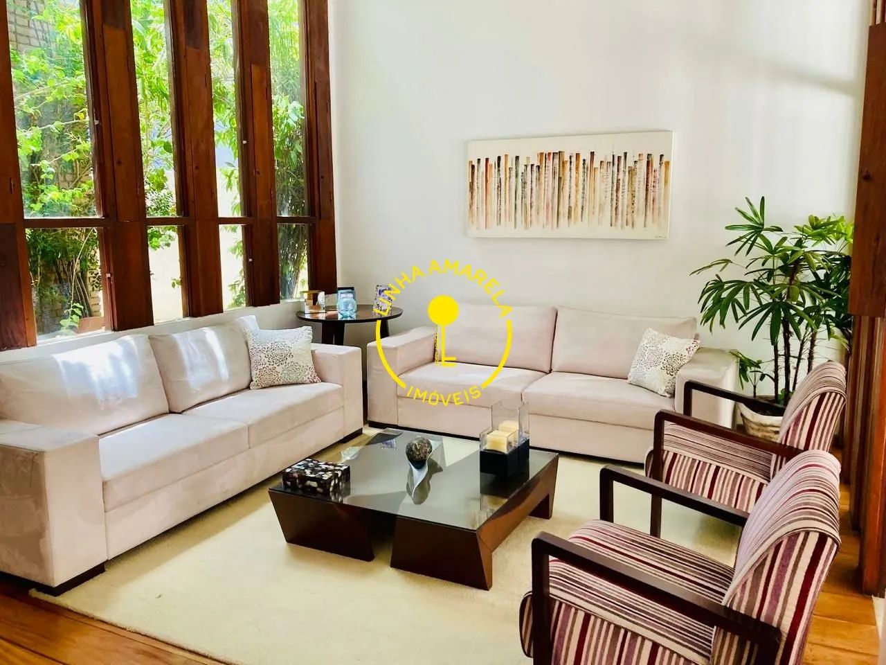 Casa com piscina e quiosque para cozinha gourmet