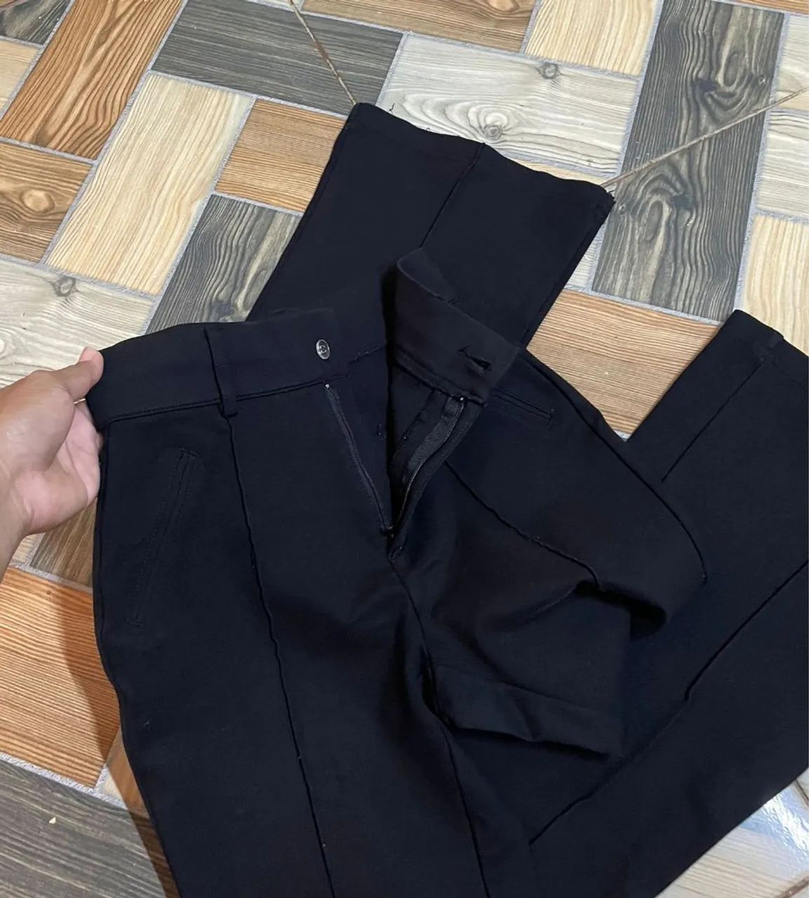 Calça flare tecido grosso