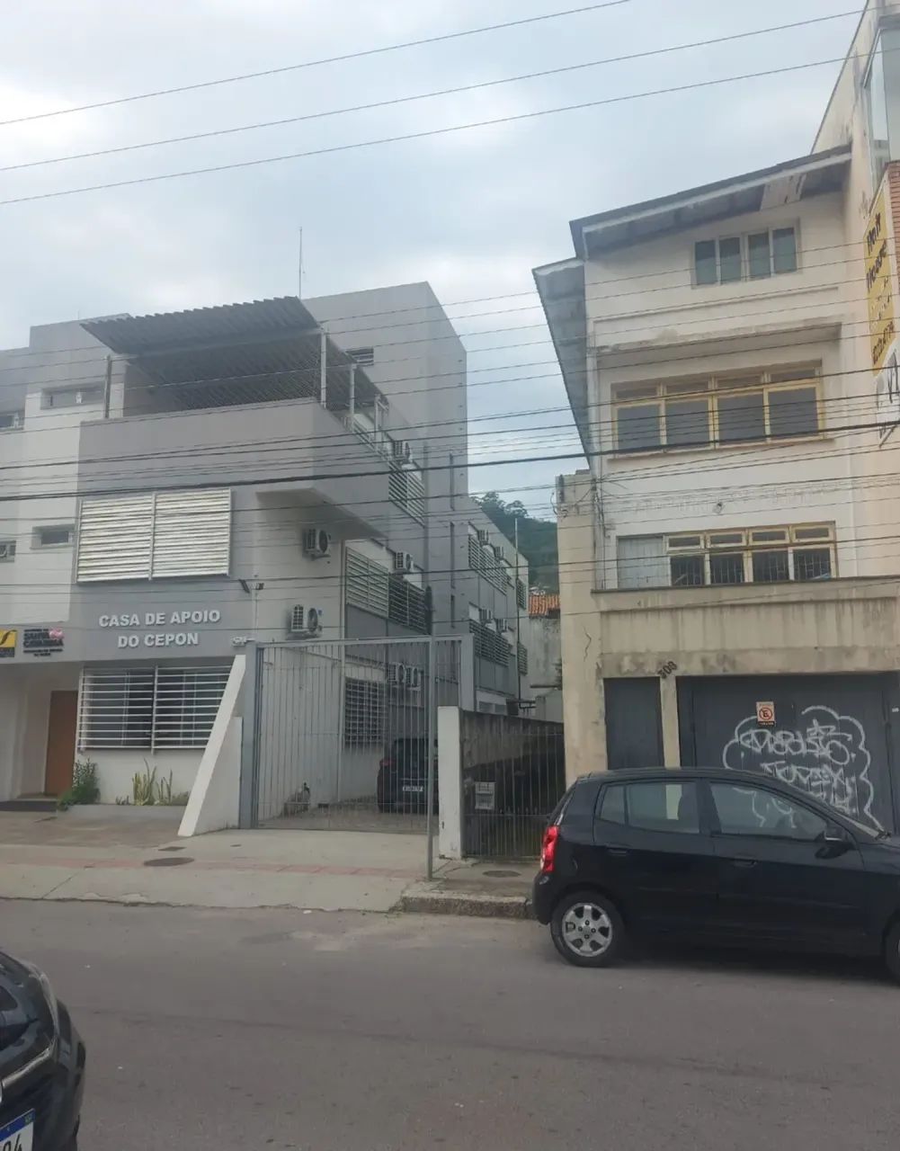 Sobrado para venda possui 196 metros quadrados com 5 quartos em Centro - Florianópolis - S