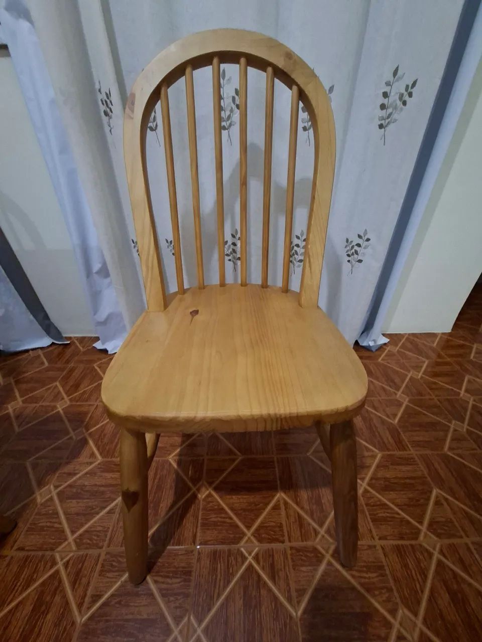  Cadeiras de madeira