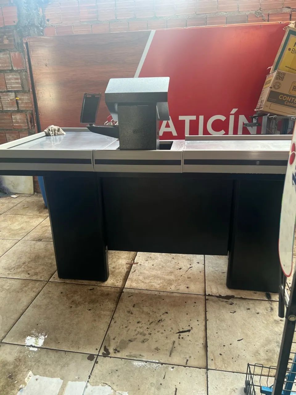 Vende se caixa para comércio 