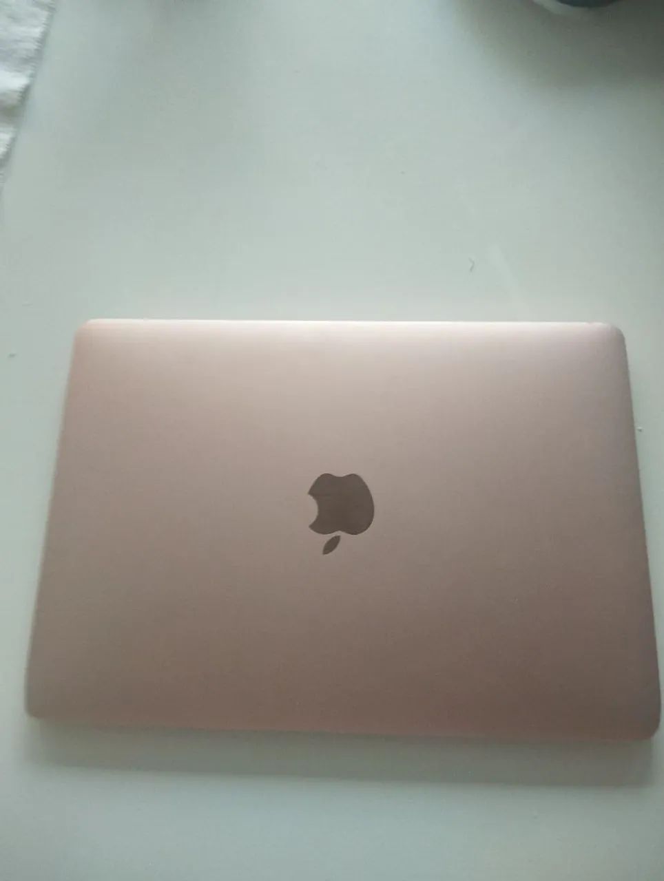 Macbook ano 2017 12 polegadas (tela quebrada e sem versão o resto funcionando certinho)