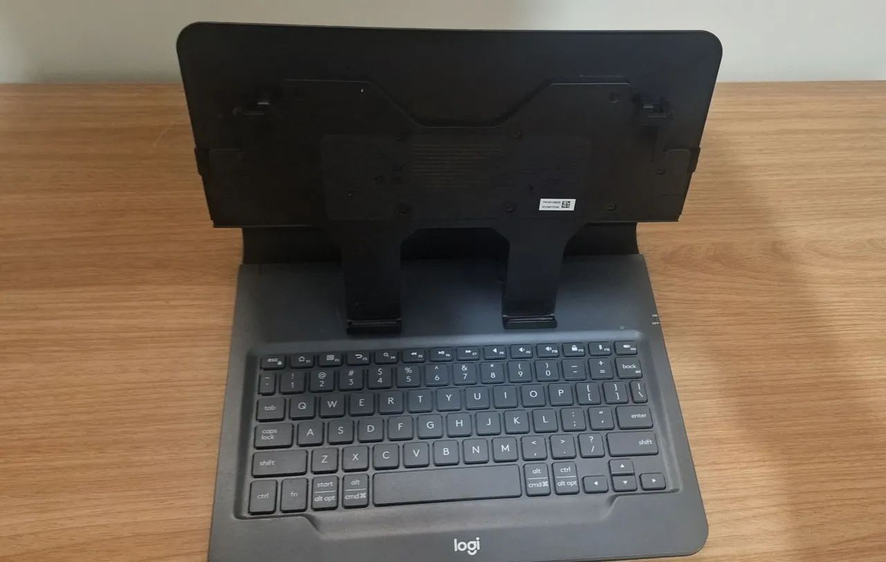 CAPA COM TECLADO LOGITECH UNIVERSAL FOLIO - Foto 3
