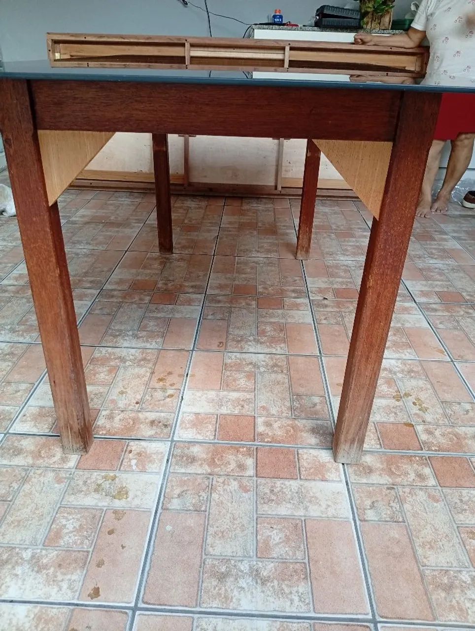 Mesa de vidro com Base de madeira  - Foto 2