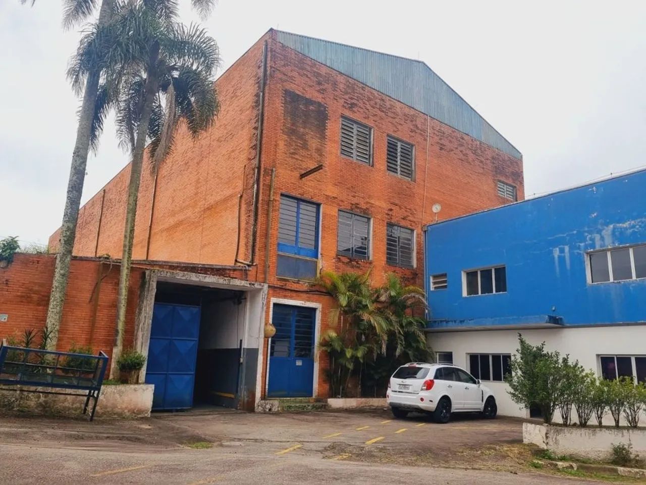 Galpão à Venda em Vila Louro, Embu-Guaçu - SP