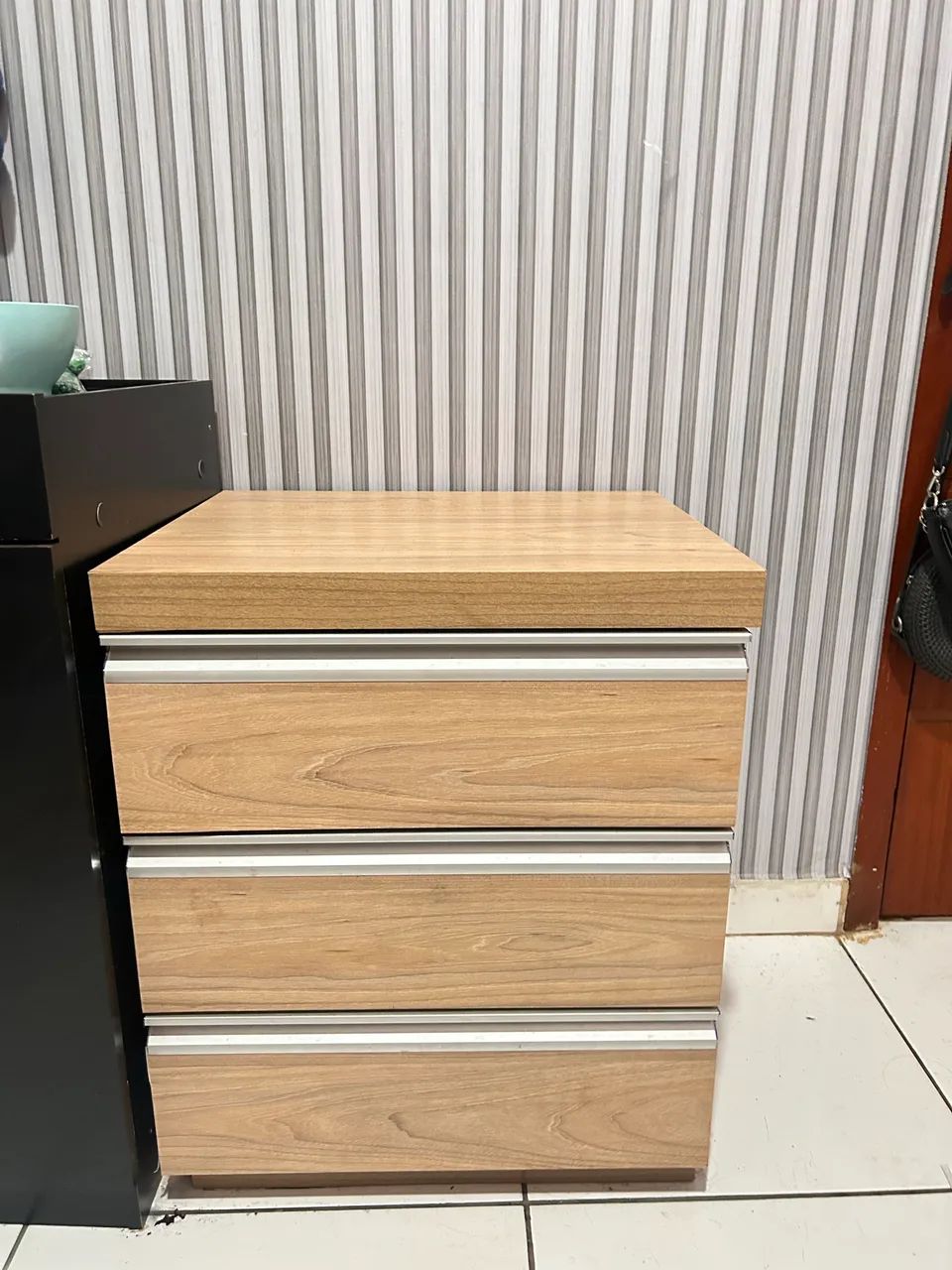 Vendo cômoda com 3 gavetas  - Foto 3