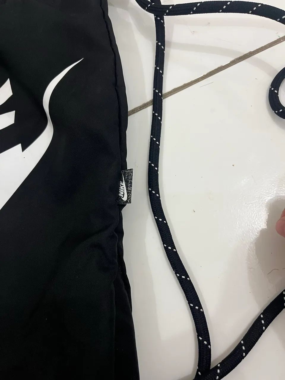 Sacola Nike Heritage Drawstring - Preto+Branco - Foto 4