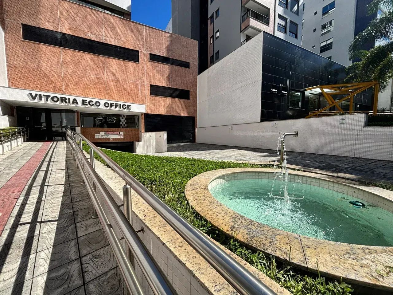 Sala comercial para aluguel de 37 metros quadrados em Itacorubi - Florianópolis - SC