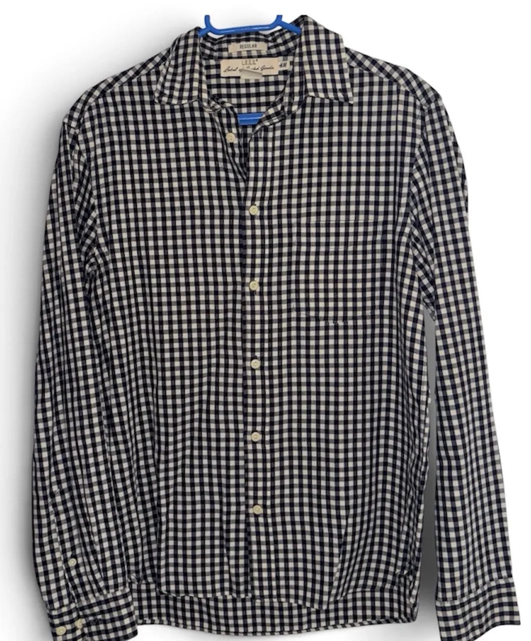 Camisa H&M, nas cores preta e branca 