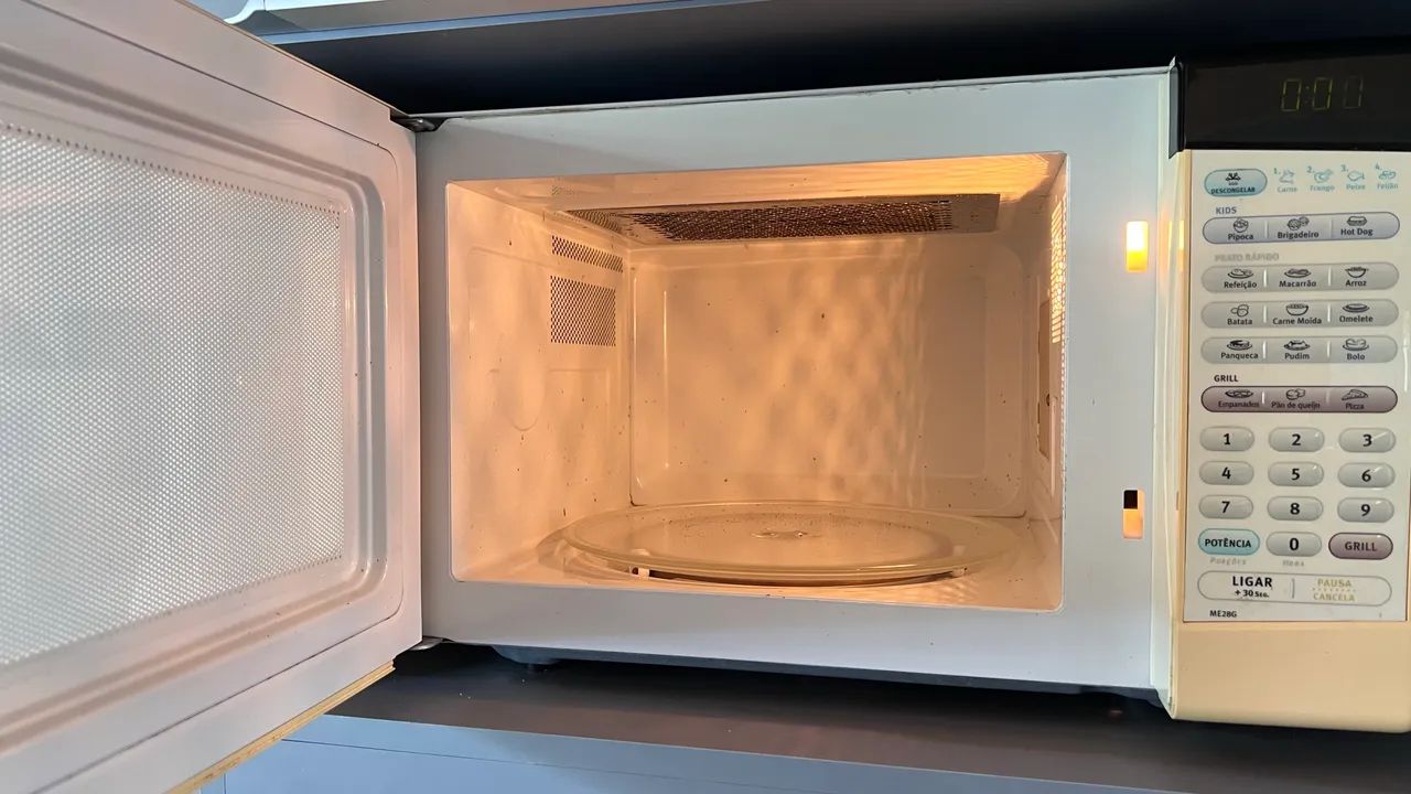 Microondas Electrolux 28 litros Funcionando - Foto 5