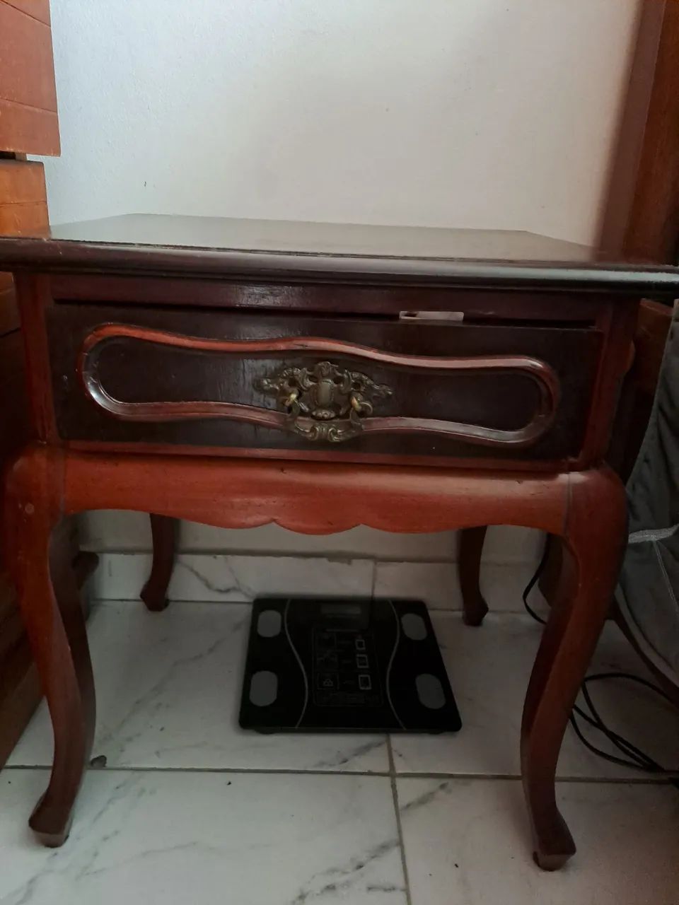 Mesinha de cabeceira de madeira - Foto 3