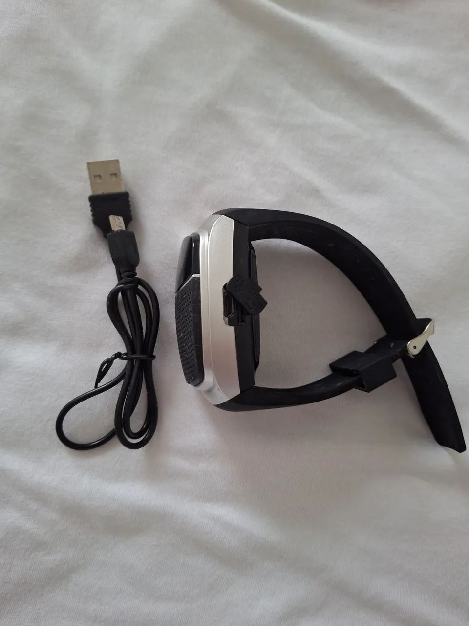 Relógio rádio FM com Bluetooth 