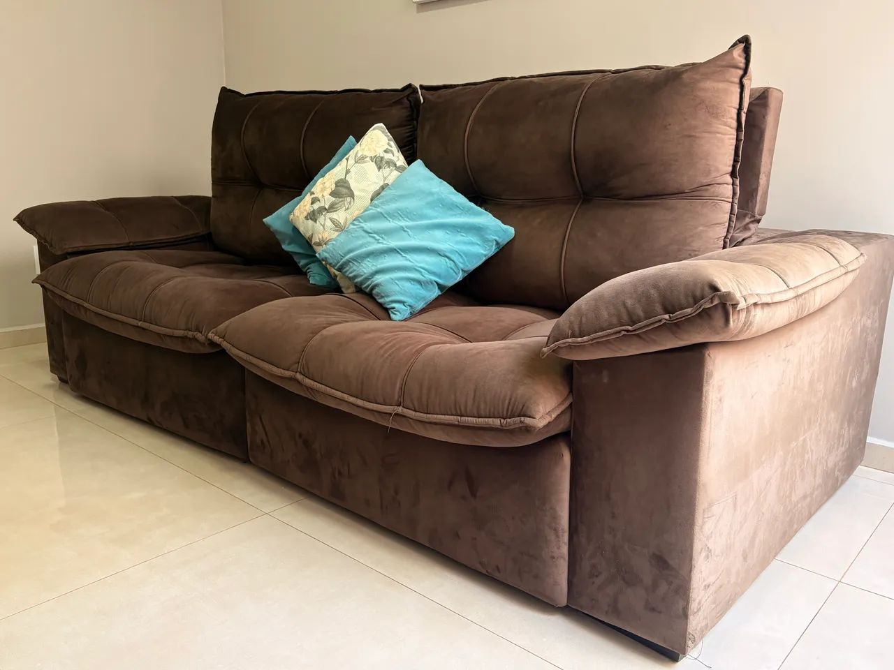 SOFÁ RETRÁTIL RECLINÁVEL MARROM VELUDO 2,80? - Foto 4