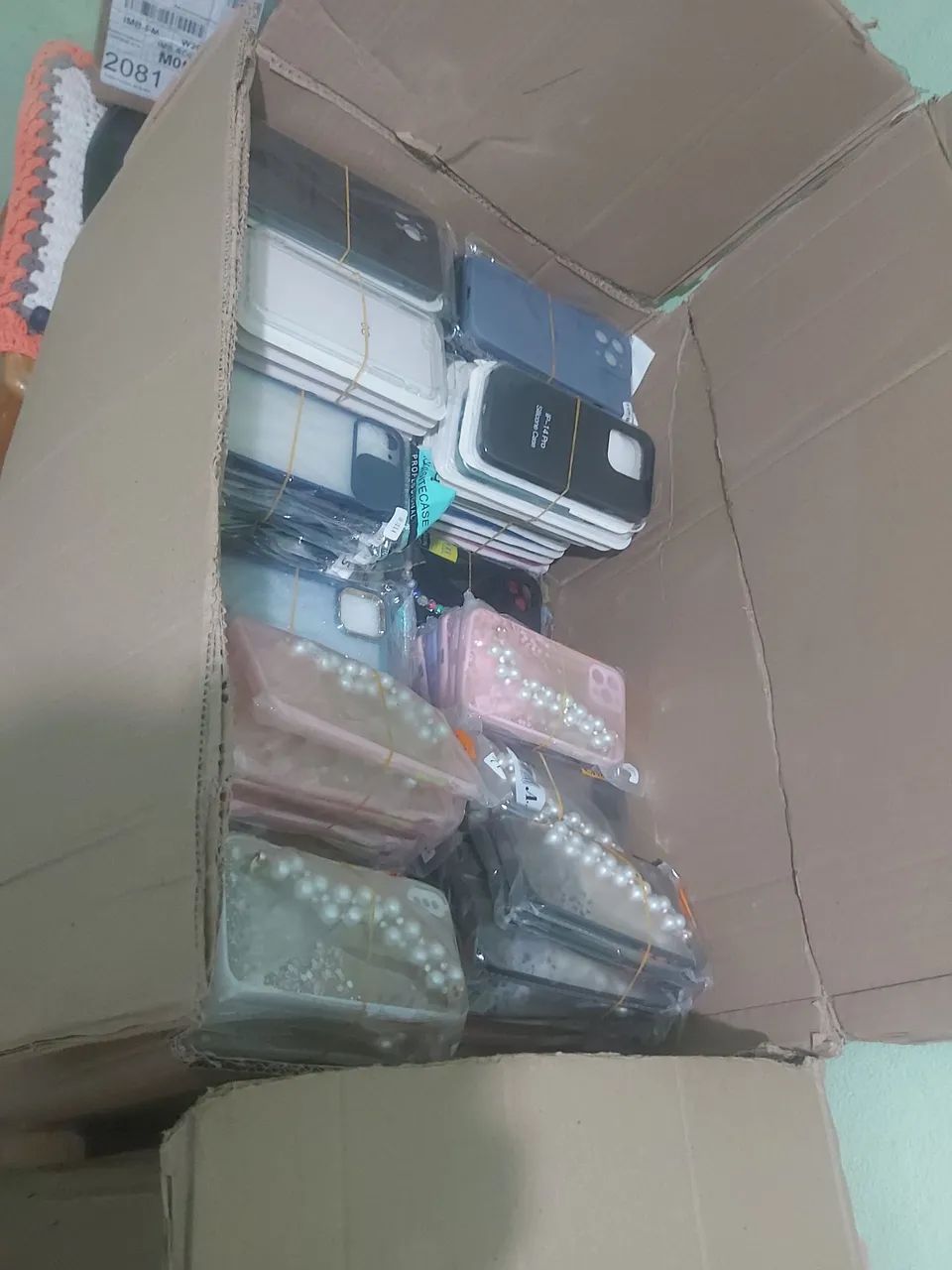 Vendo mais de 650 capinhas sendo maioria de iphone e o restante Android  1.800 - Foto 4