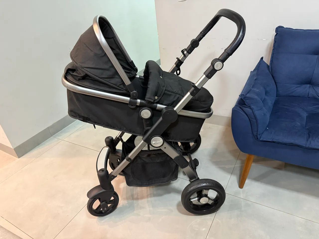 Vendo carrinho de bebê com bebê conforto  - Foto 5