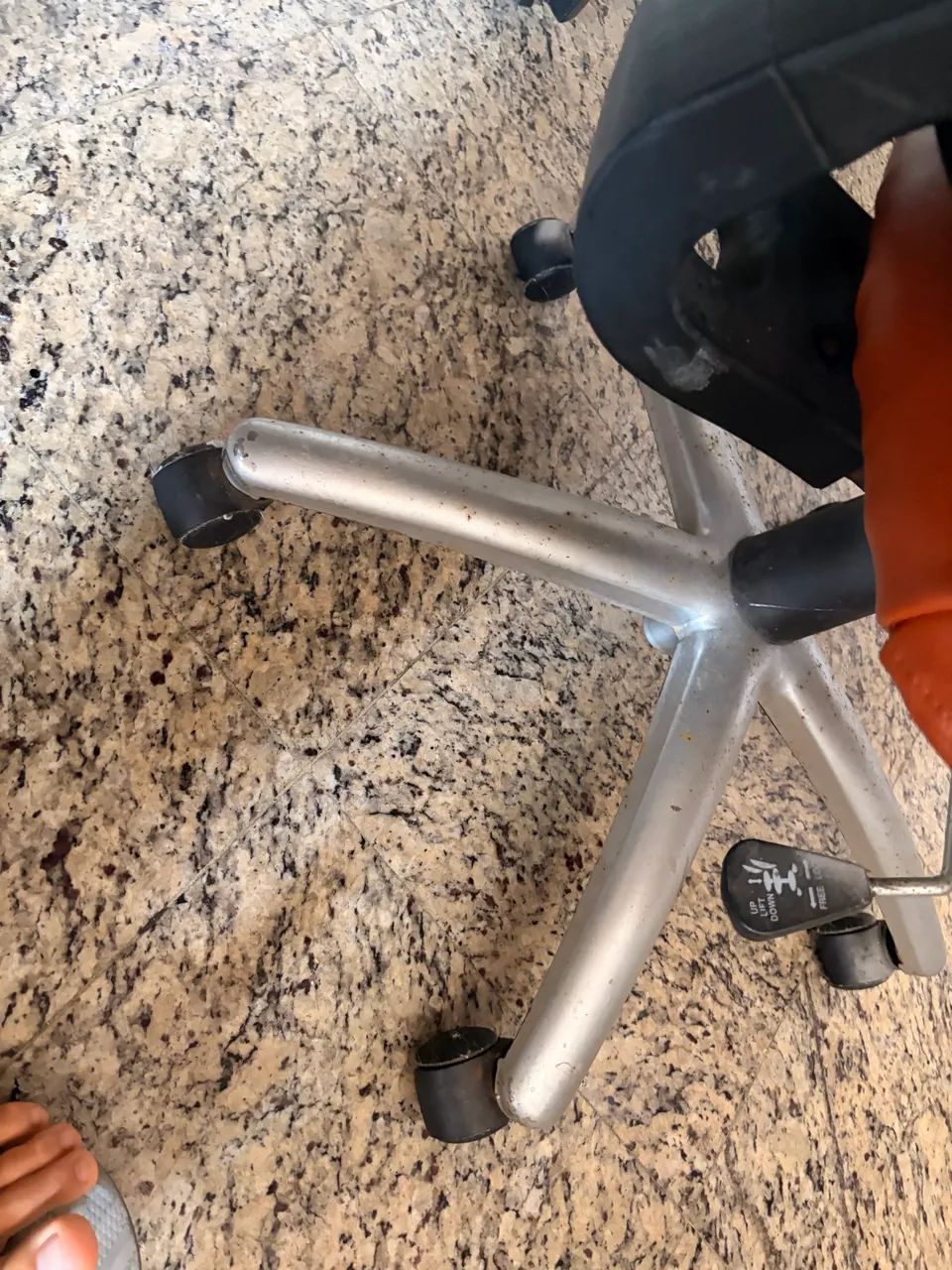 Cadeira ergonômica  - Foto 4
