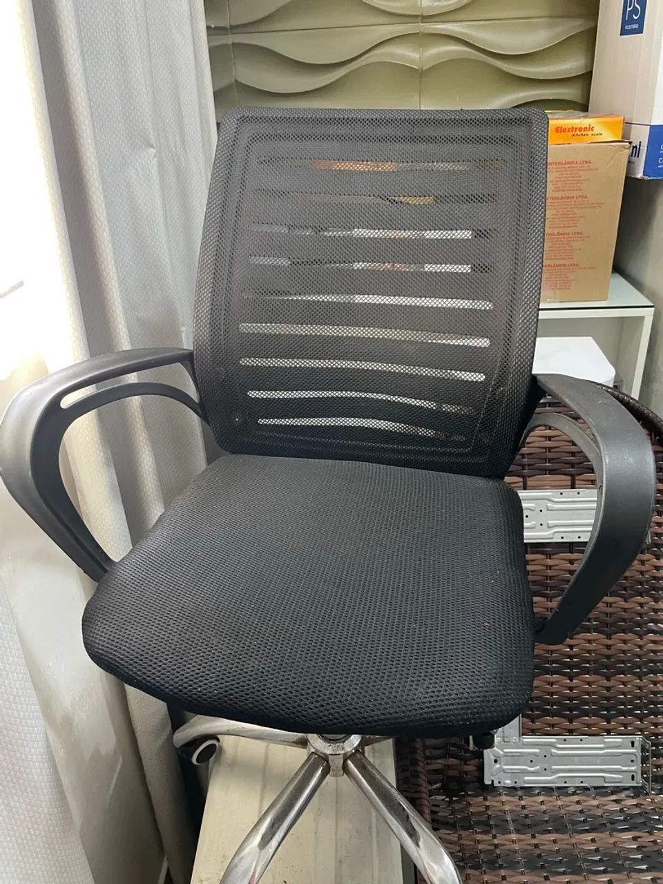 Vendo cadeira balanço de palha 