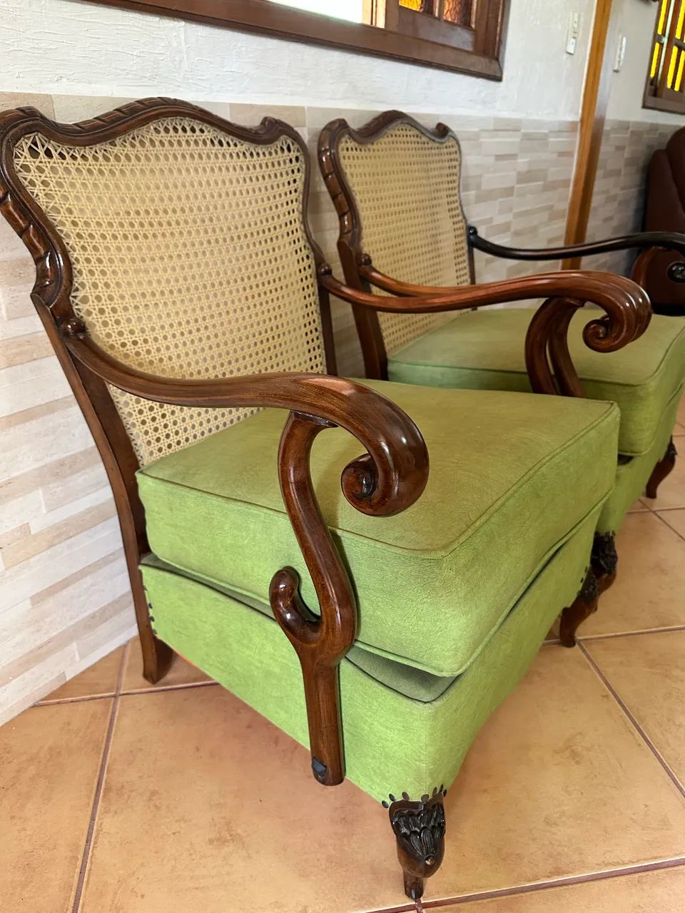 Conjunto sofá + poltronas em madeira maciça - estilo vintage - Foto 4