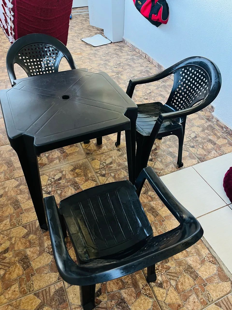 Conjunto de mesa com 3 Cadeiras 
