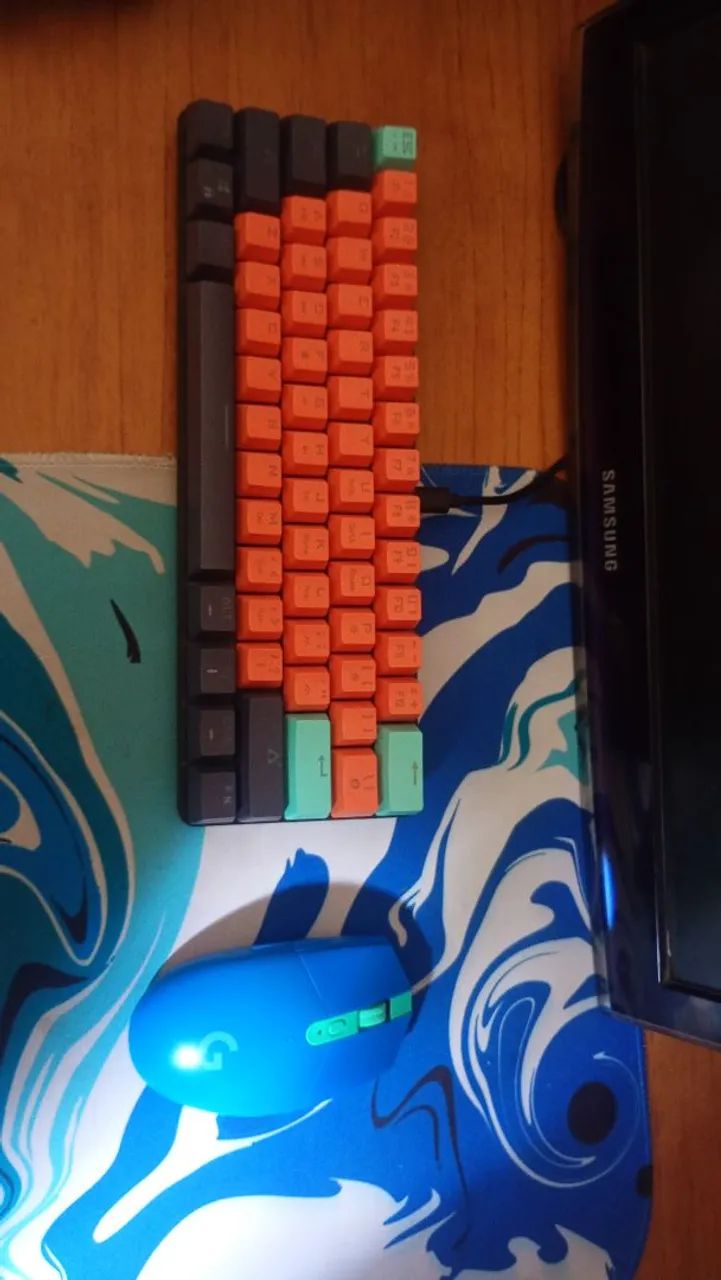 Kit Logitech G305 + teclado mecânico 60%