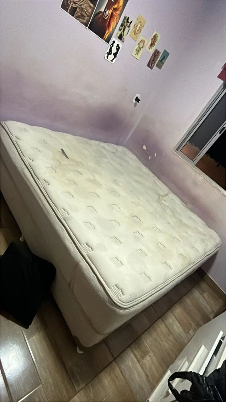 Vende-se cama box king com colchão 