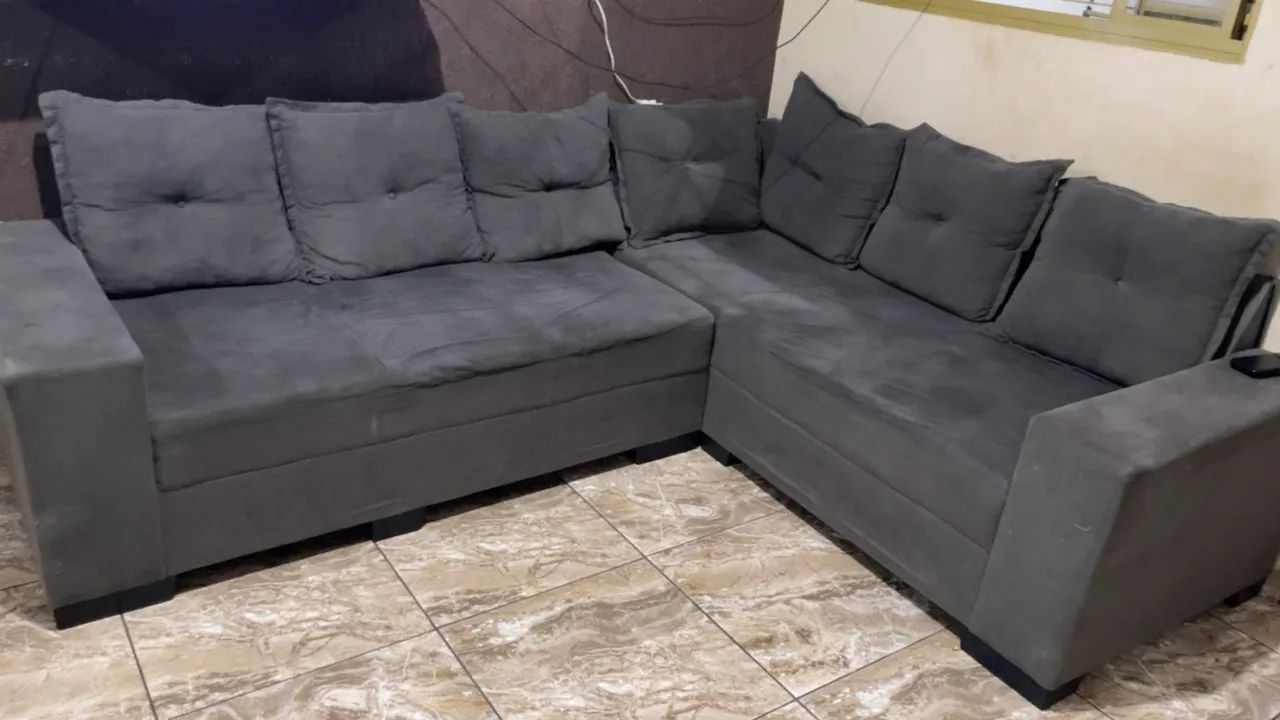 Selling sofa (with only minor signs of use)