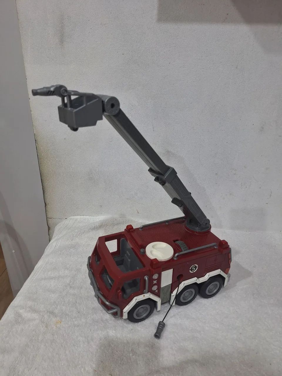 Caminhão de bombeiro imaginext com luz carrinho  - Foto 3