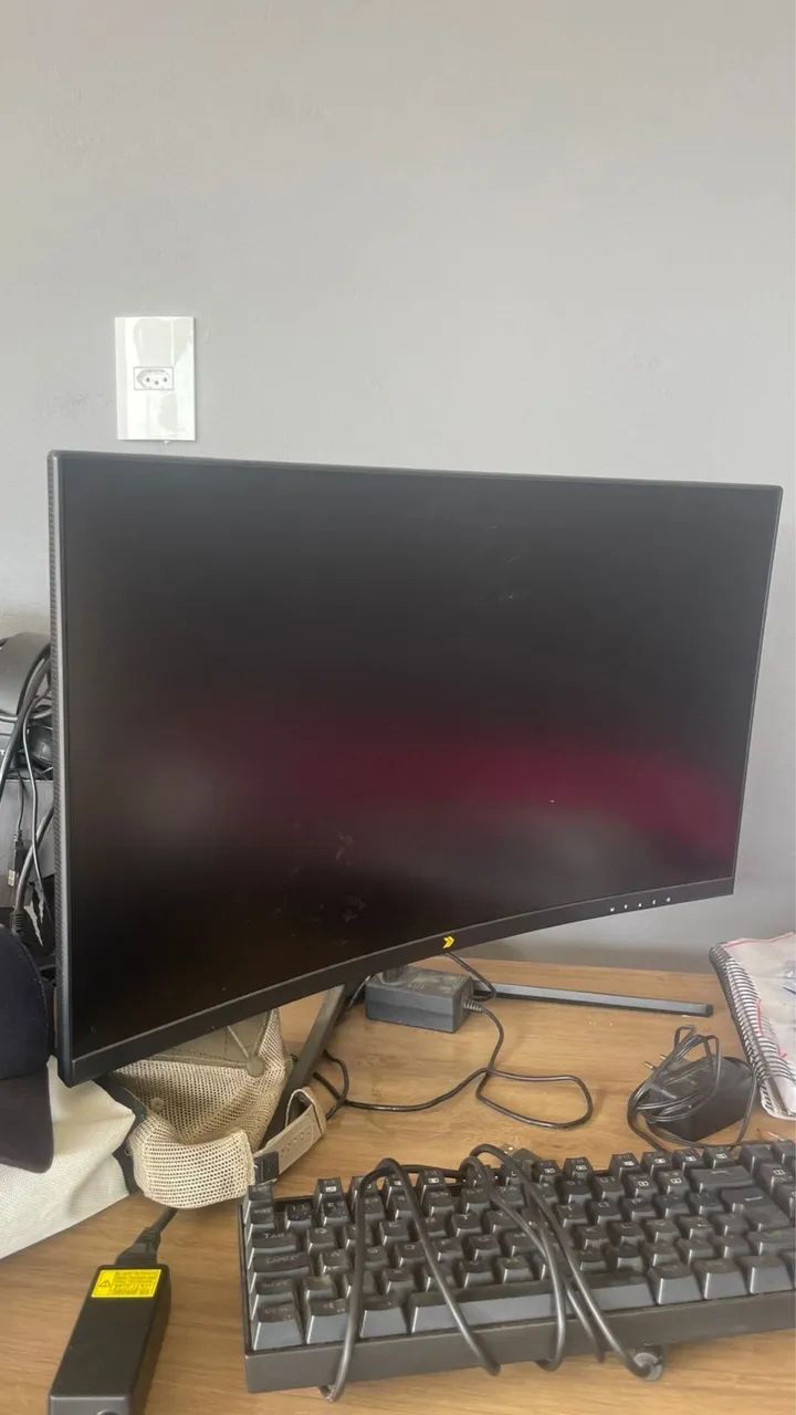 Monitor 27 polegadas curvo muito novo 