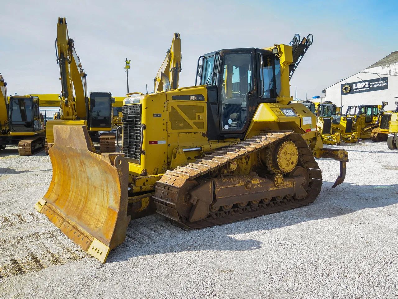 Trator de esteiras CATERPILLAR D6N 2013 com 12.500h de operação - Foto 3