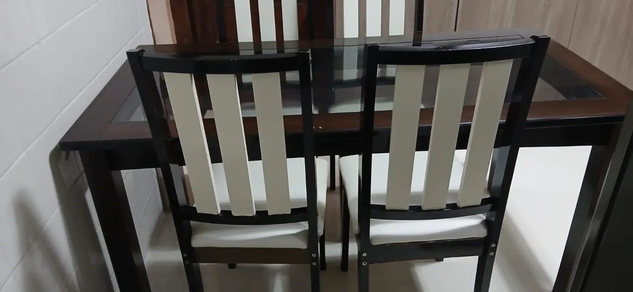 Mesa com 4 cadeiras  - Foto 2