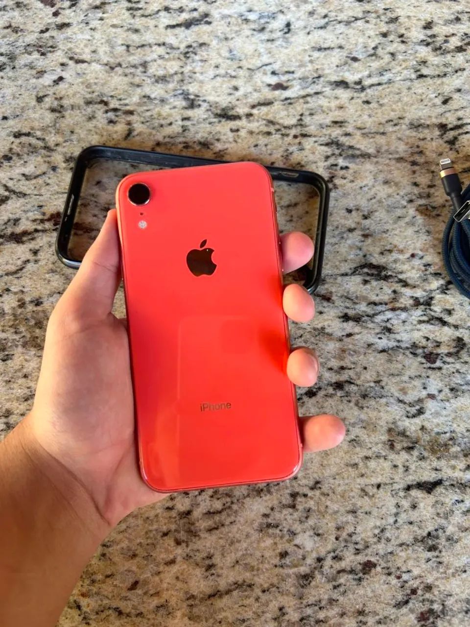 IPHONE XR 64gb SEM DEFEITO!! Acompanha carregador original e case!! - Foto 2