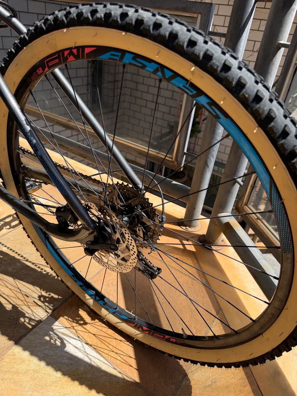 Bike Sense Impact SL (Quadro Superior) + Suspensão a AR - Tam L (19") - Pouco usada - Foto 6