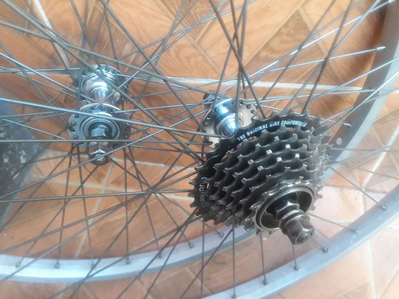 PAR DE RODAS ARO 26 C/ CATRACA SHIMANO  - Foto 2