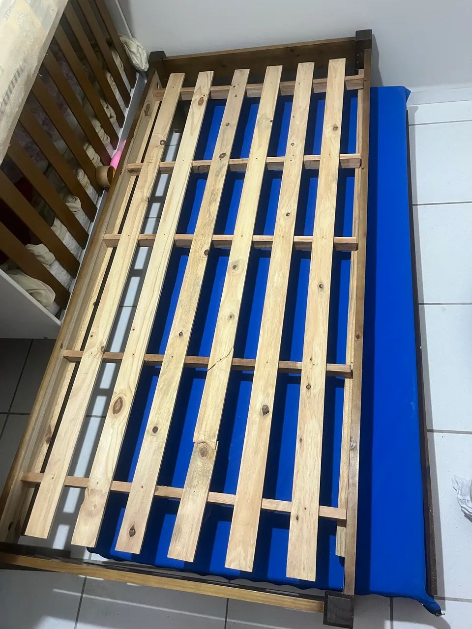 Cama de solteiro + auxiliar 