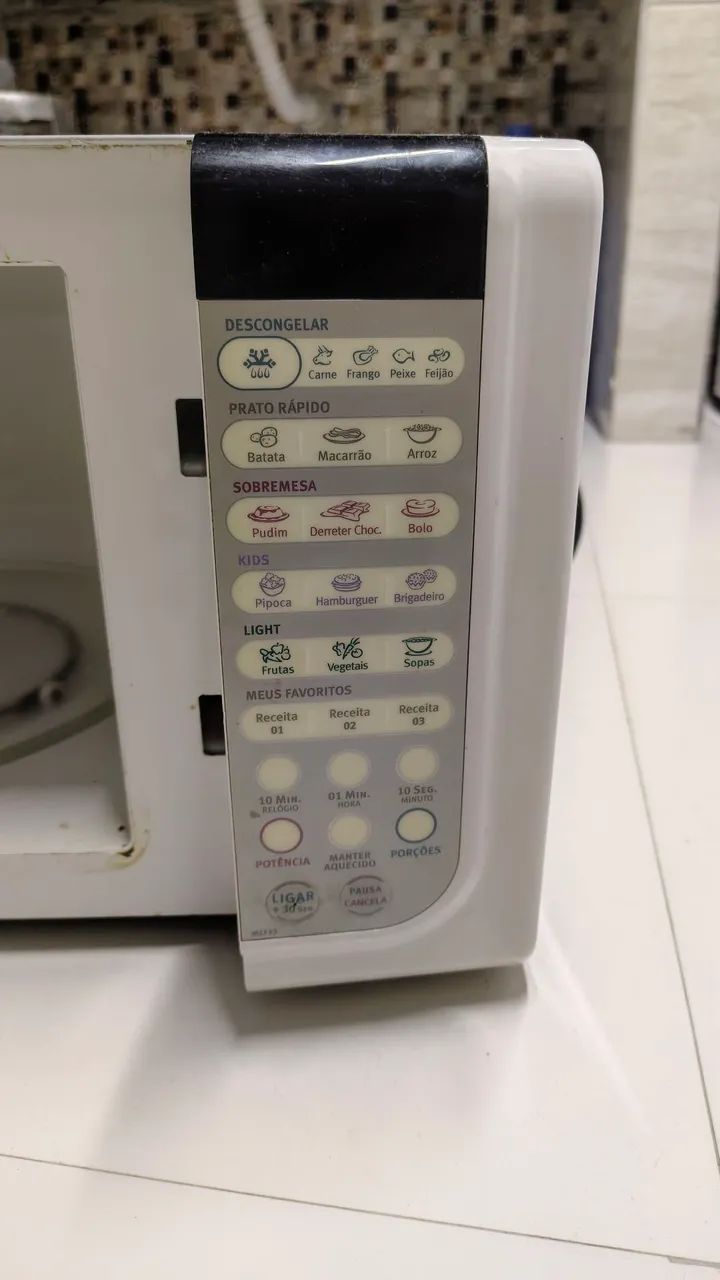 Microondas eletrolux 31 litros com marcas de uso, funcionando perfeitamente. - Foto 2