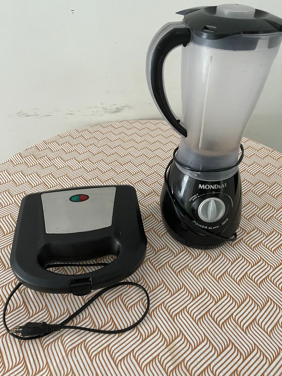 Vendo Sanduicheira e Liquidificador